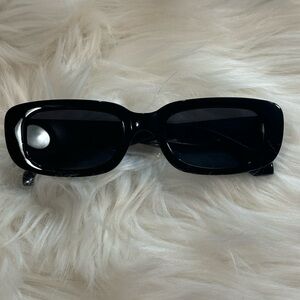 NEW TRENDY BLACK AND
BROWN SUNGLASSES-2 PAIRS